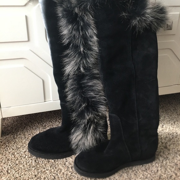 Koolaburra Women’s Boots - Picture 2 of 2